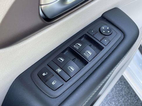 Used 2024 Chrysler Voyager LX image 6