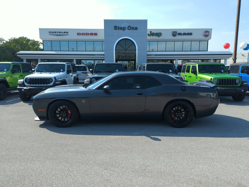 Used 2023 Dodge Challenger SRT Hellcat RWD image 3