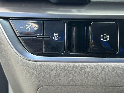 Used 2025 Kia Sportage EX image 32