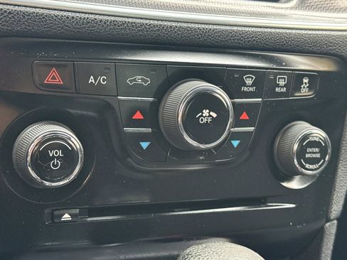 Used 2014 Dodge Charger SE image 17