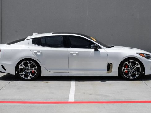 Used 2020 Kia Stinger GT2 AWD/4WD image 3