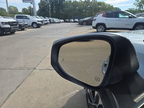 Used 2022 Toyota Highlander XLE image 34