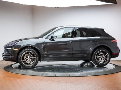 Certified 2025 Porsche Macan image 2
