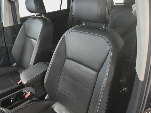 Used 2021 Volkswagen Tiguan SE w/ Panoramic Sunroof Package FWD image 19