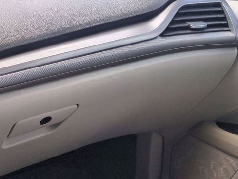 Used 2020 Ford Fusion SE FWD image 21