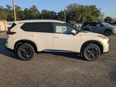 New 2026 Nissan Rogue Platinum AWD/4WD image 3