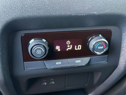 Used 2025 Chevrolet Traverse LT AWD/4WD image 18