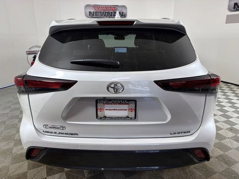 Used 2024 Toyota Highlander Limited FWD image 5