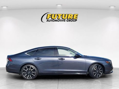 Used 2023 Honda Accord Touring image 3