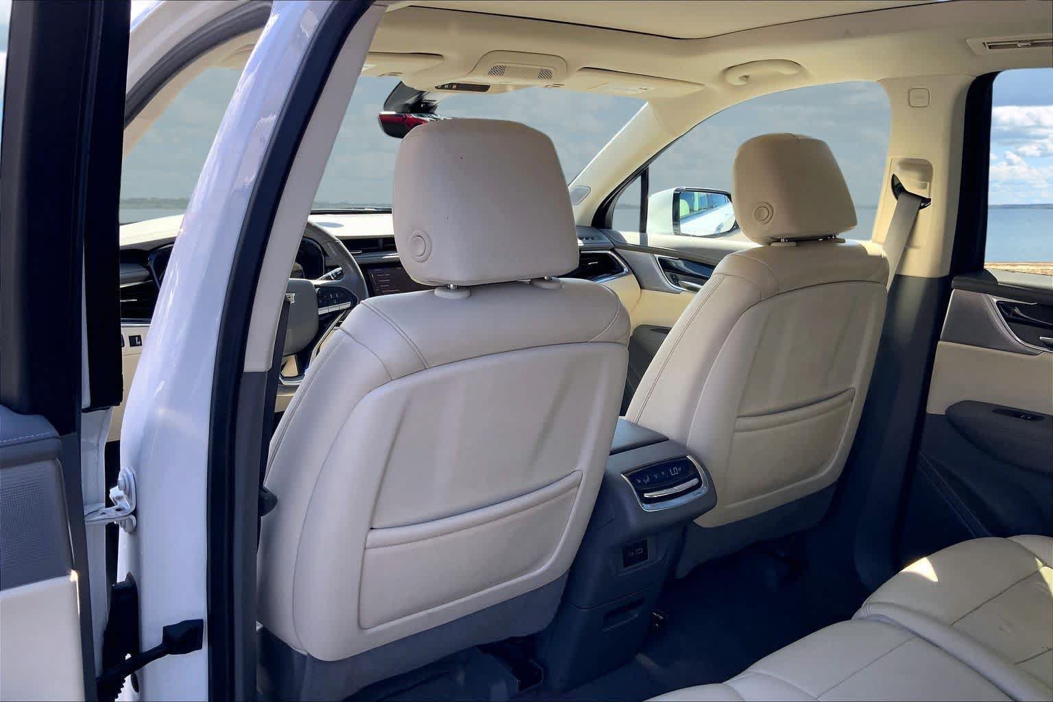 Used 2023 Cadillac XT6 Premium Luxury w/ Technology Package FWD image 12