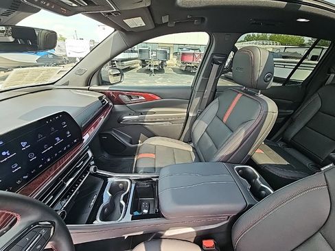 Used 2024 Chevrolet Traverse RS image 15