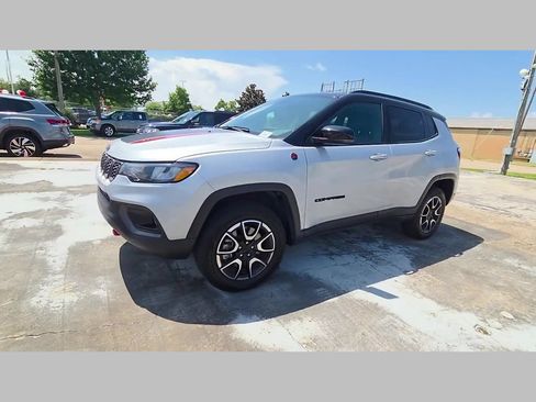 Used 2024 Jeep Compass Trailhawk AWD/4WD image 43