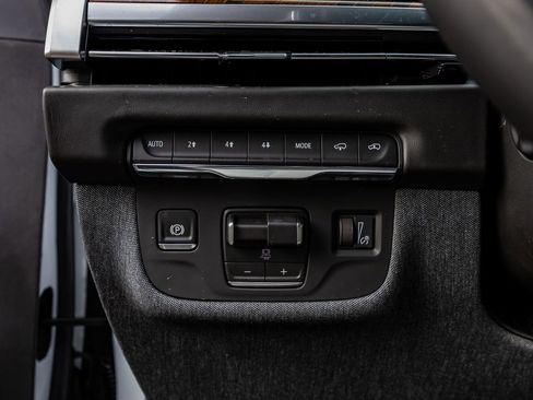 Used 2026 Cadillac Escalade Platinum Sport w/ LPO, Floor Liner Package image 22