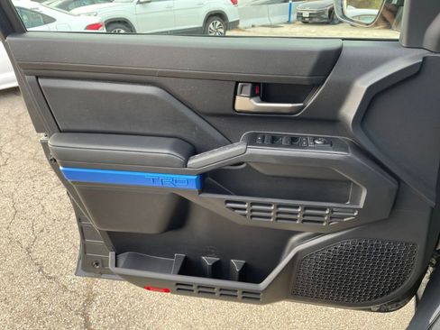 Used 2025 Toyota Tacoma TRD Off-Road image 20