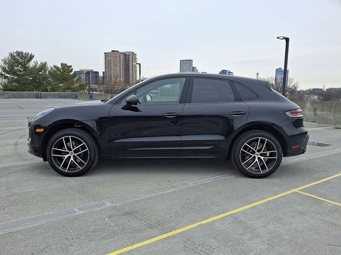 Used 2025 Porsche Macan image 2