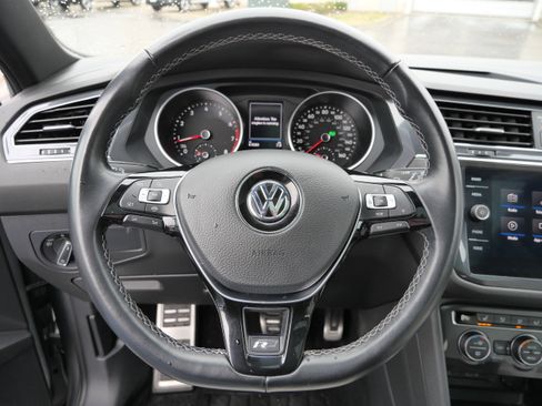 Certified 2021 Volkswagen Tiguan SE R-Line image 25