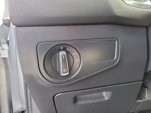 Used 2022 Volkswagen Tiguan SE w/ Panoramic Sunroof Package image 35