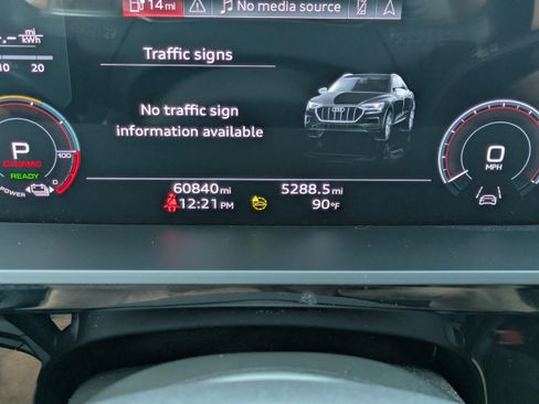 Used 2023 Audi e-tron Premium Plus w/ Premium Plus Package AWD/4WD image 25