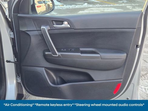 Used 2017 Kia Sportage LX image 7