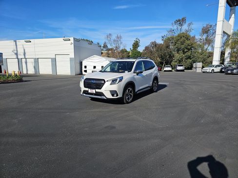 Used 2023 Subaru Forester Touring image 3