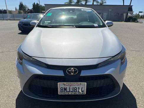 Used 2020 Toyota Corolla LE FWD image 2