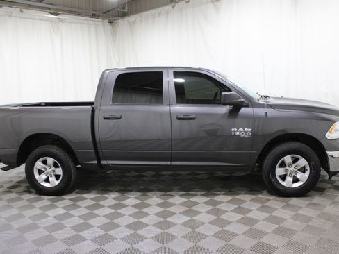 Used 2022 RAM 1500 Classic SLT AWD/4WD image 28