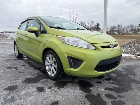 Used 2013 Ford Fiesta SE image 2