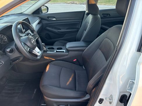 Used 2025 Nissan Altima 2.5 SV image 25