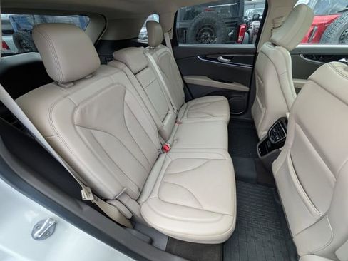 Used 2023 Lincoln Nautilus Reserve AWD/4WD image 21