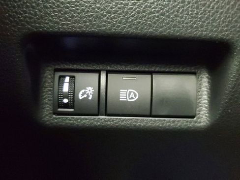 Used 2025 Toyota RAV4 XLE AWD/4WD image 34