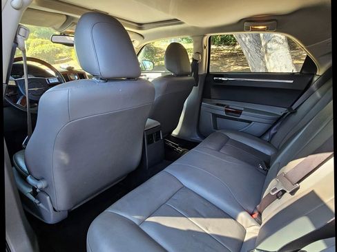Used 2005 Chrysler 300 Touring image 21
