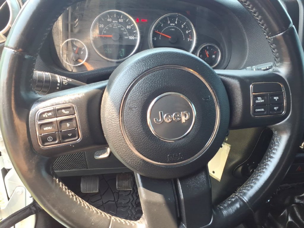 Used 2017 Jeep Wrangler Unlimited Sahara w/ Connectivity Group AWD/4WD image 9