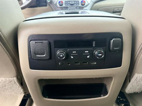Used 2020 Chevrolet Suburban Premier image 25