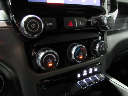 New 2026 RAM 1500 Express AWD/4WD image 29