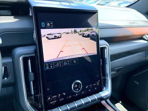 Used 2025 GMC Yukon Denali AWD/4WD image 14