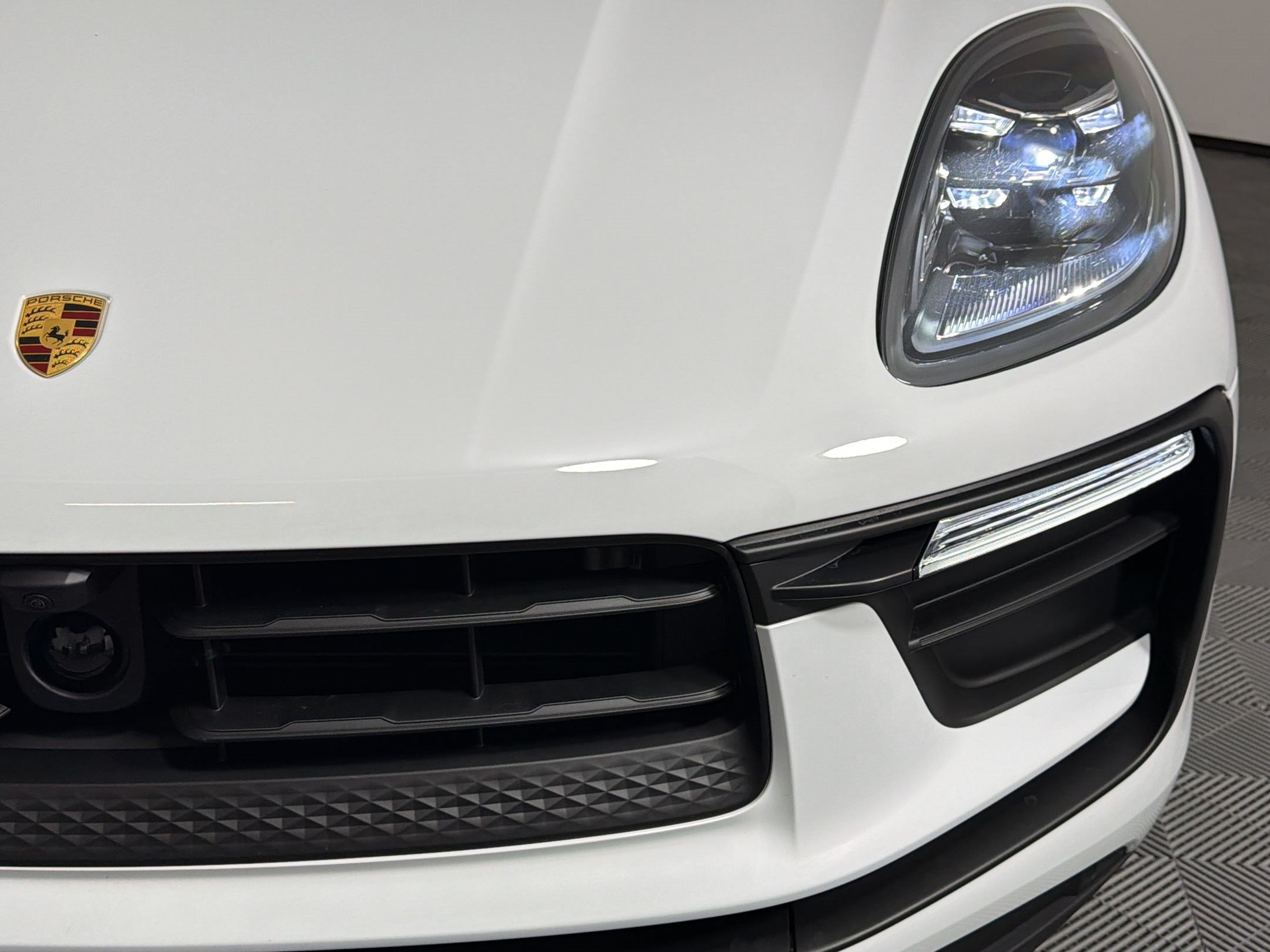 Used 2026 Porsche Macan AWD/4WD image 11