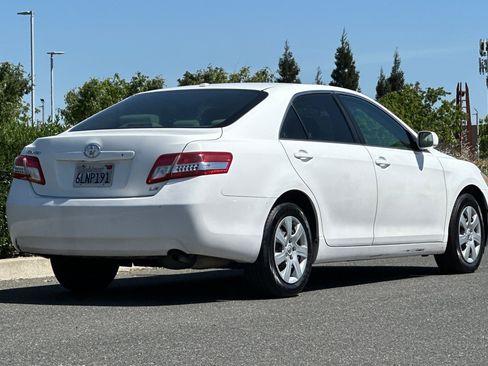 Used 2010 Toyota Camry FWD image 4