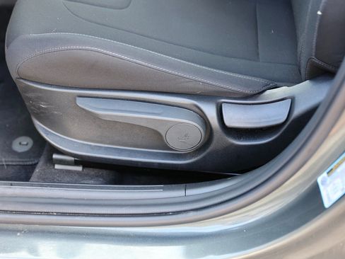 Used 2025 Hyundai Elantra SEL image 16