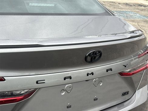 Used 2025 Toyota Camry SE AWD/4WD image 11