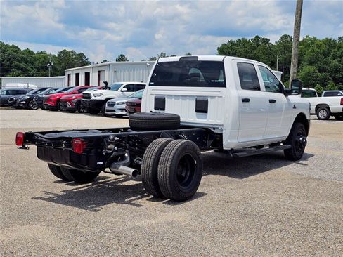 New 2026 RAM 3500 Tradesman AWD/4WD image 23