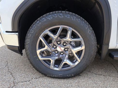 New 2026 GMC Sierra 1500 SLT image 33