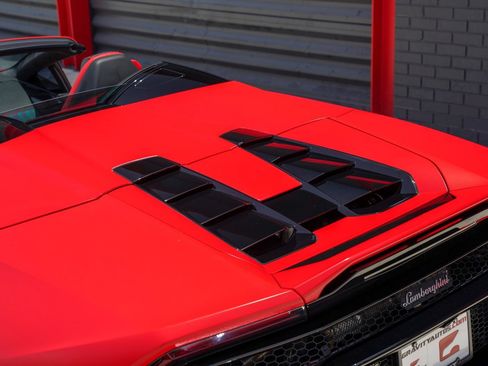 Used 2022 Lamborghini Huracan EVO RWD image 22