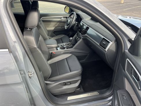 Used 2022 Volkswagen Atlas Cross Sport SEL R-Line AWD/4WD image 15