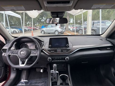 Used 2024 Nissan Altima 2.5 SV FWD image 33