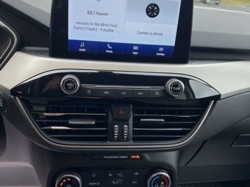 Used 2022 Ford Escape SE image 19