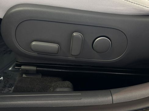 Used 2025 Hyundai Kona SEL FWD image 25