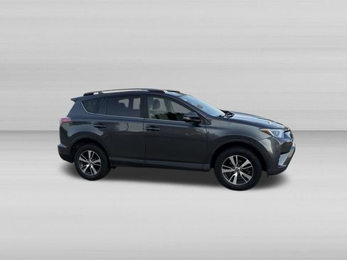 Used 2018 Toyota RAV4 XLE w/ Plus Extra Value Package FWD image 3