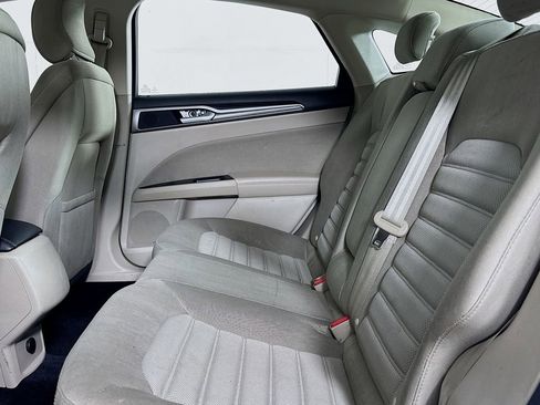 Used 2017 Ford Fusion SE image 11