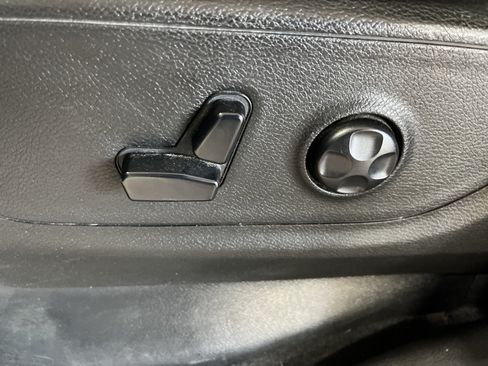 Used 2020 RAM 1500 Big Horn AWD/4WD image 13