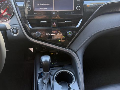 Used 2022 Toyota Camry XSE image 9